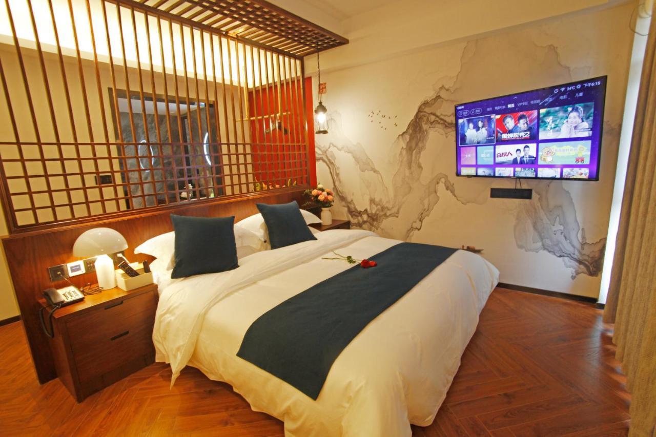 張家界武陵源北岸輕奢客棧 森林公園店 Hotel Csangcsiacsie Kültér fotó