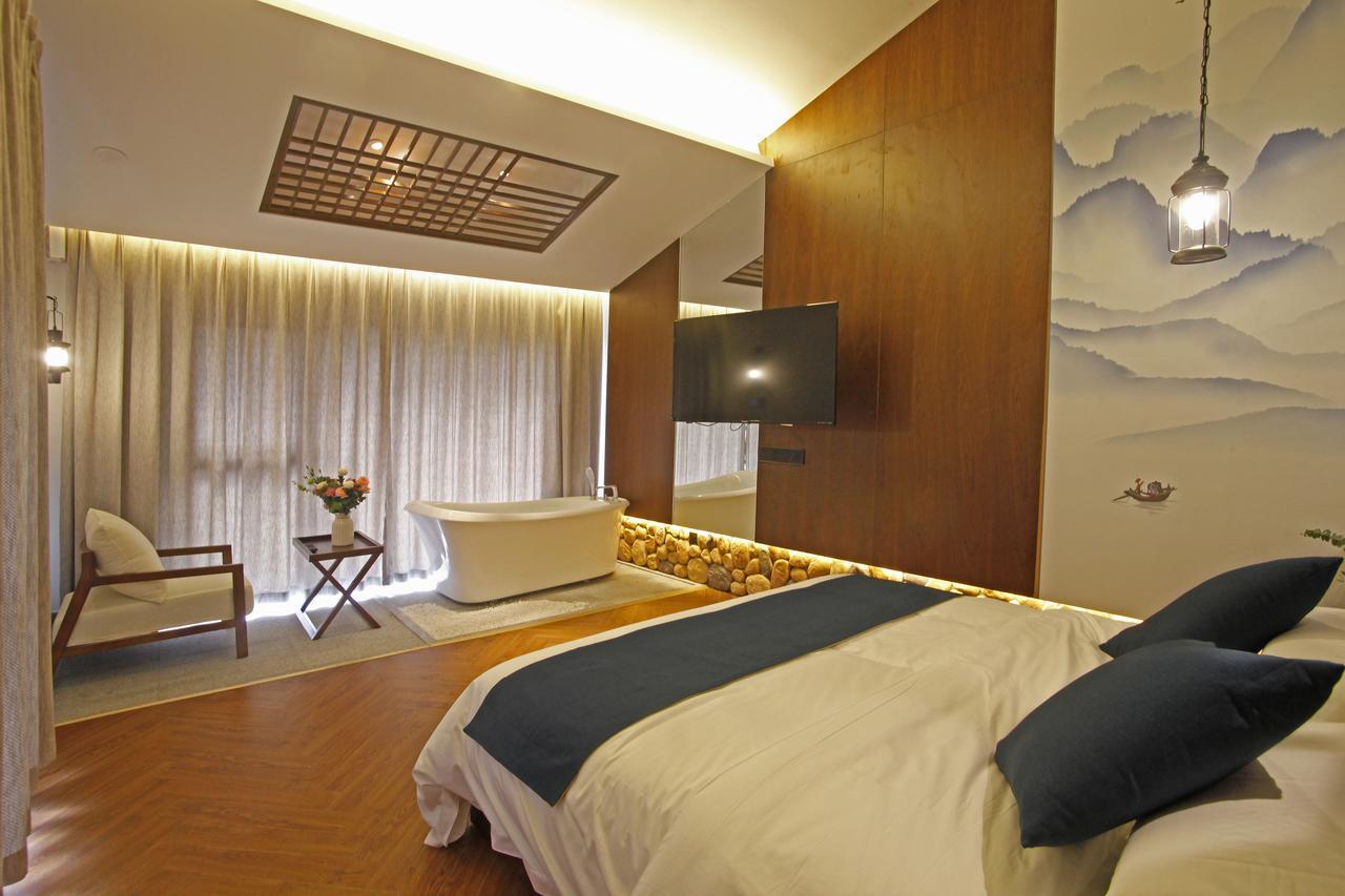 張家界武陵源北岸輕奢客棧 森林公園店 Hotel Csangcsiacsie Kültér fotó